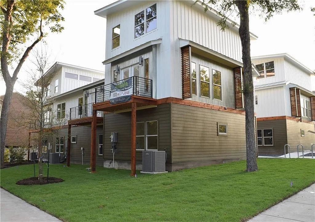 4 bed, 2.5 bath, 1646 sqft, $5,800 — Photo 2