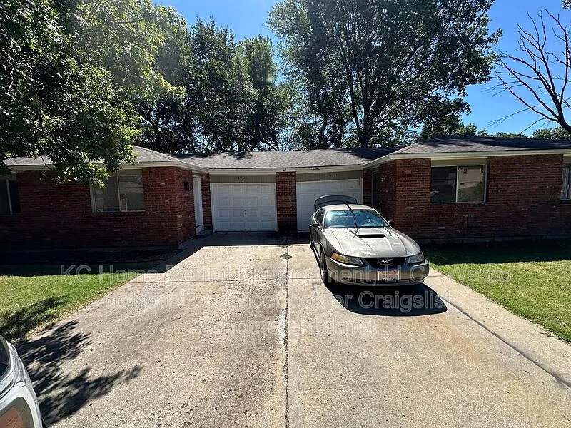 2 bed, 1.0 bath, $1,150 — Photo 3