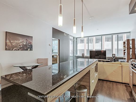 4th image of 8 Charlotte St #405
