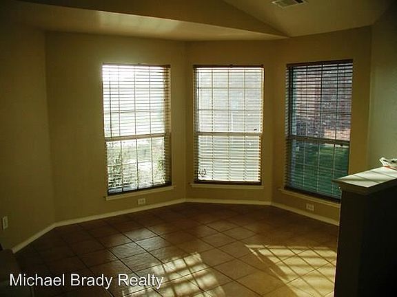 4th image of 6224 Geneva Ln