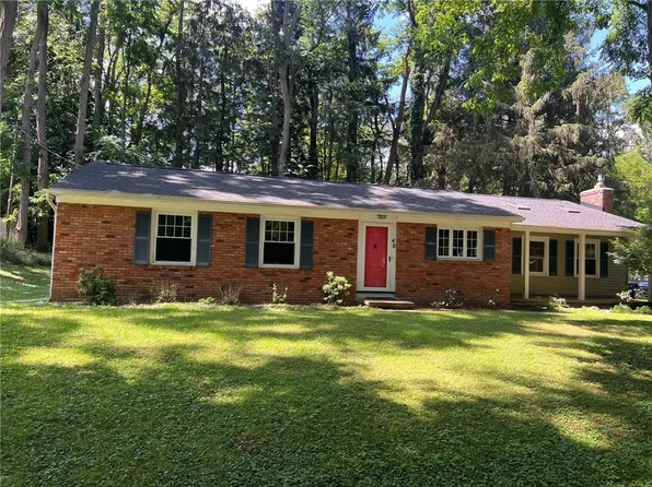 40 Hunters Run, Pittsford, NY 14534