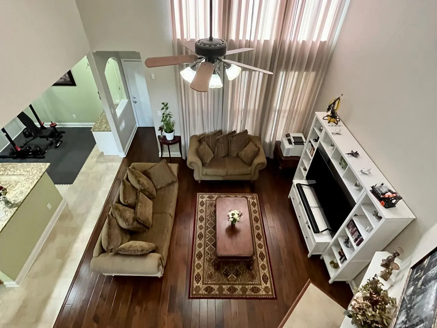4 bed, 2.5 bath, 2789 sqft, $2,975 — Photo 2