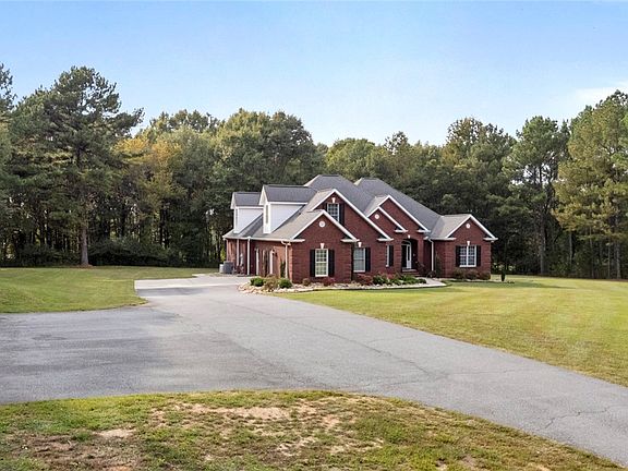 2nd image of 1421 Stringer Rd