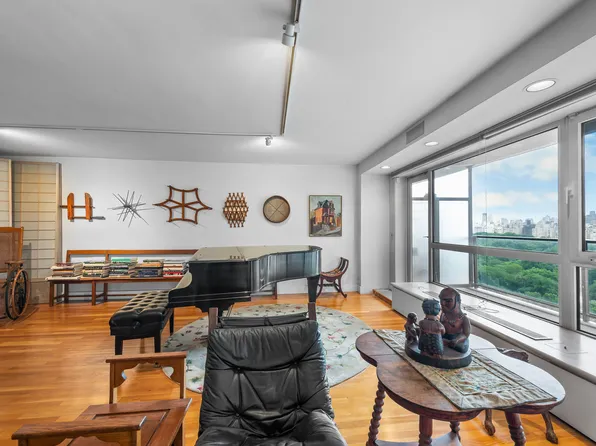 200 Central Park South image 1 of 56