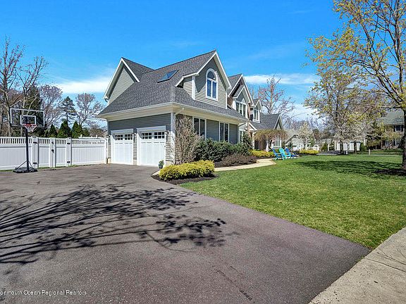 5th image of 1454 Golden Hemlock Way