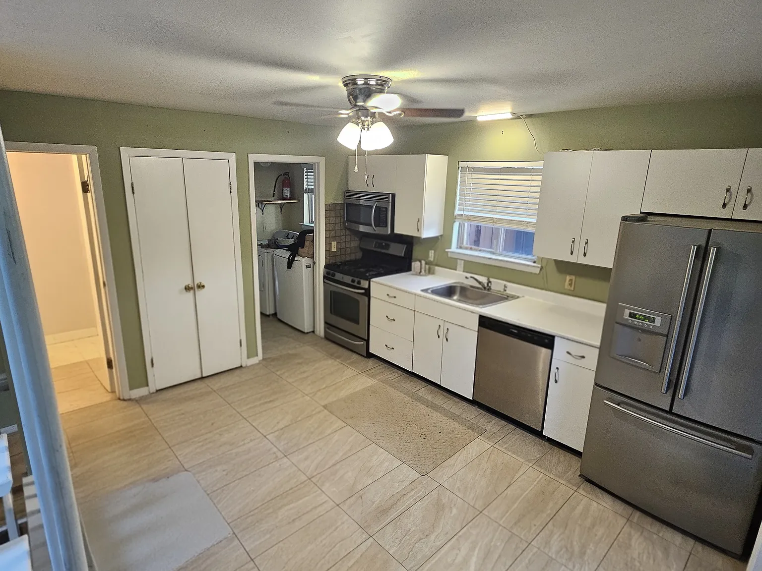 2 bed, 2.5 bath, 1400 sqft, $2,800 — Photo 3