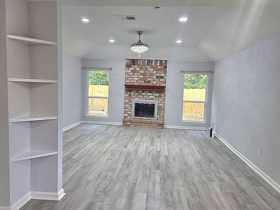 2nd image of 116 Oakmont Dr