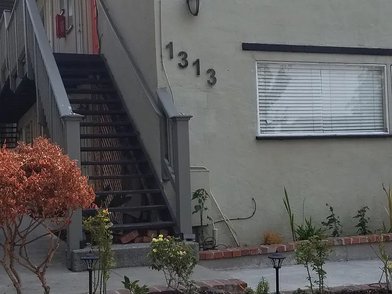 1313 Martin Luther King Jr Way #8 — Photo 16