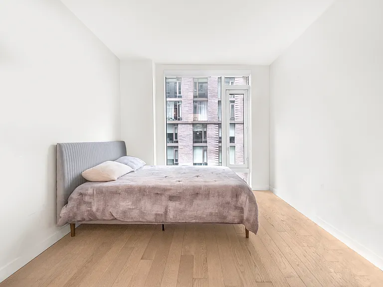 505 W 43rd St #5L — Photo 3