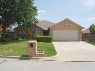 6704 Moss Ln, North Richland Hills, TX 76182