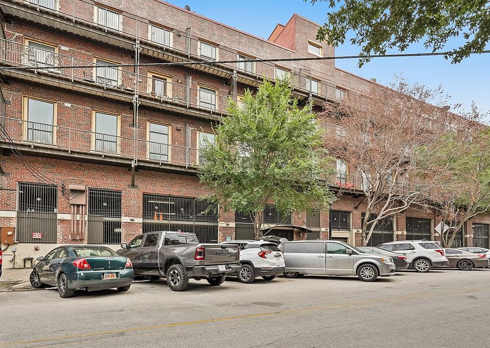1st image of 2205 McKinney St APT 303