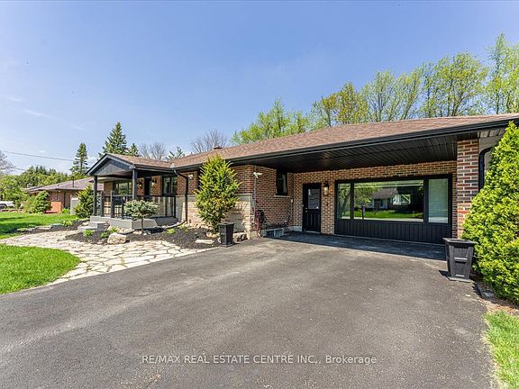 3rd image of 6 Maple Grove Rd