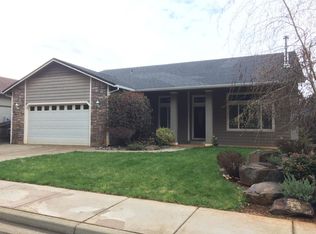 293 E Hanby Ln, Cave Junction, OR 97523