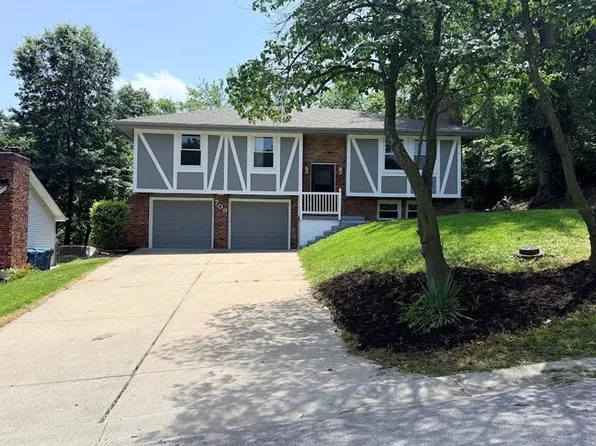 709 Elm St, Liberty, MO 64068