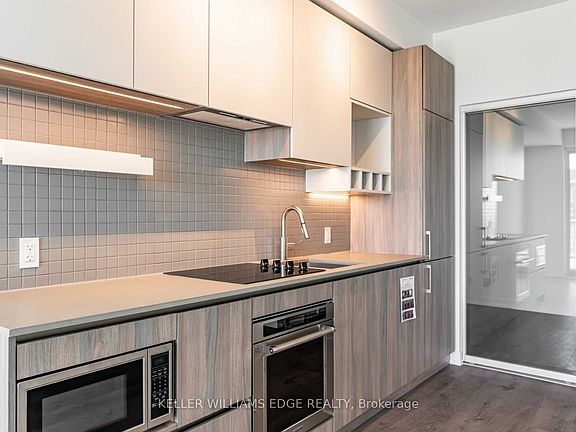 3rd image of 950 Portage Pkwy #2005