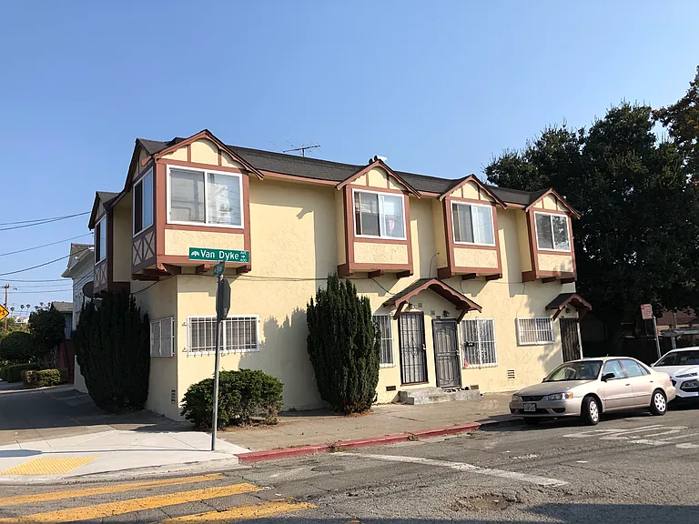 476 Van Dyke Ave — Photo 2