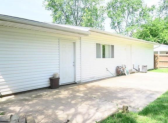 2nd image of 858 Twin Oak Dr