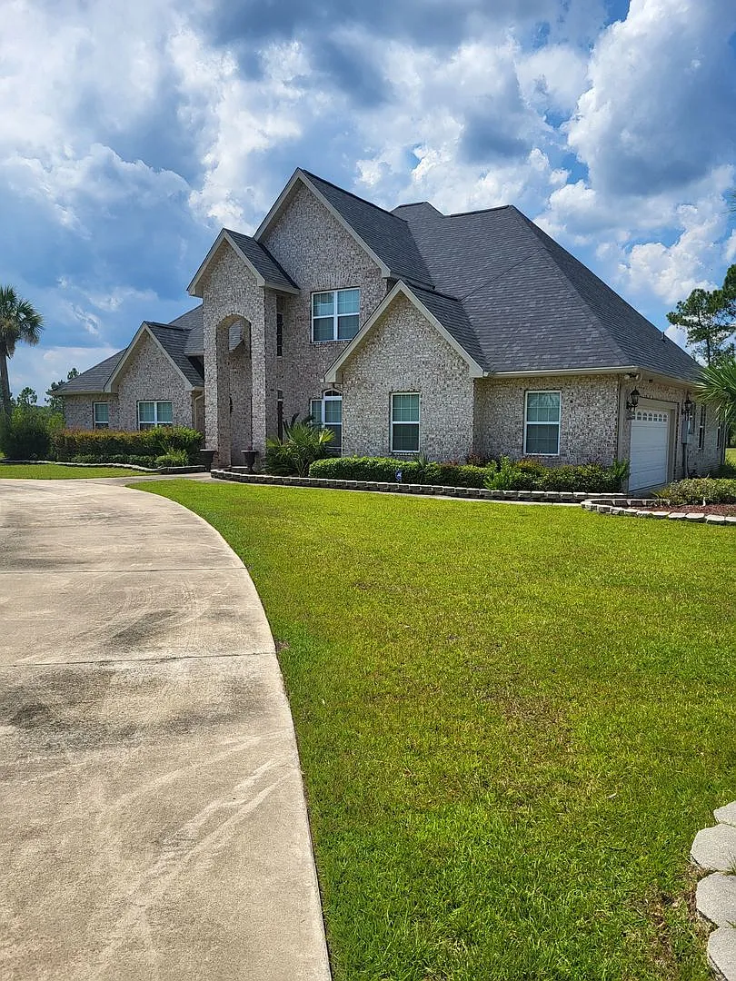Fully furnished 5-bedroom home situated on nearly 4 acres of land!! — Photo 2