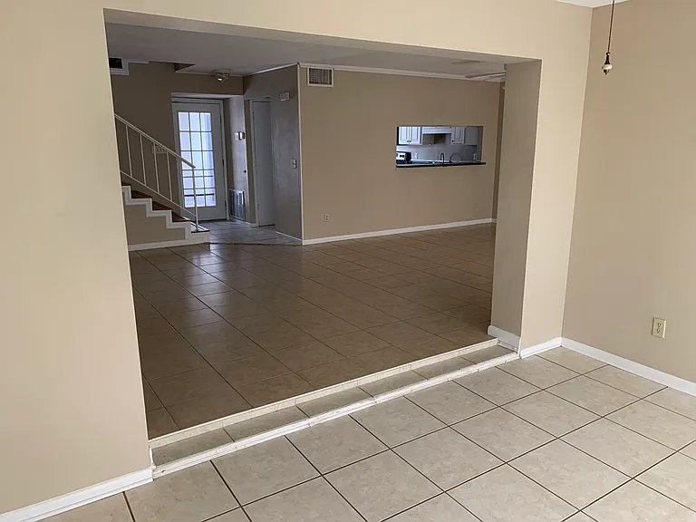 1536 N Carolwood Blvd — Photo 15