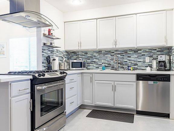 4th image of 37572 Melrose Dr