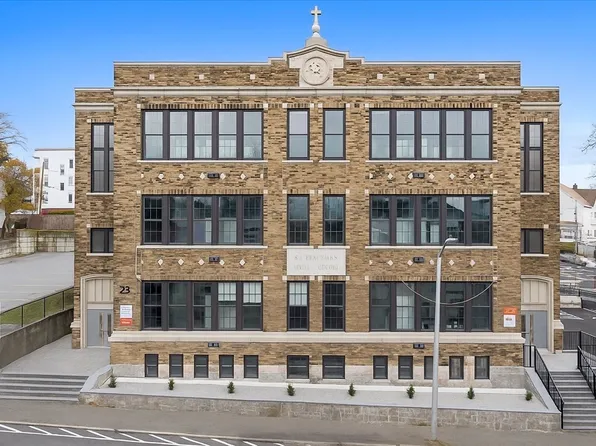 22 Waverly St, Worcester, MA 01604