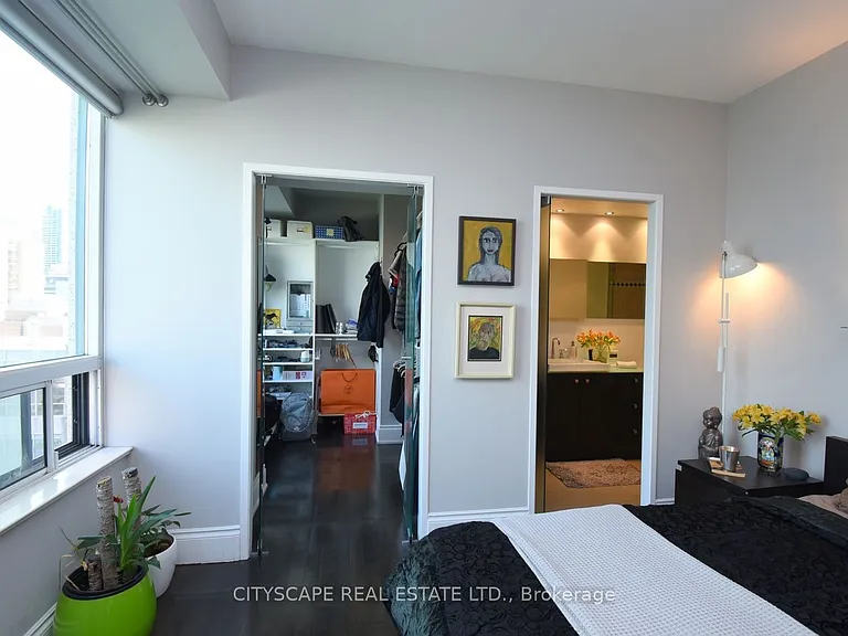 903 Bloor St W — Photo 19