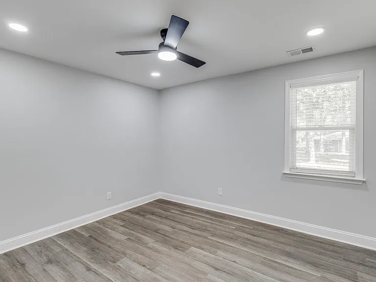 2327 Willow St — Photo 24