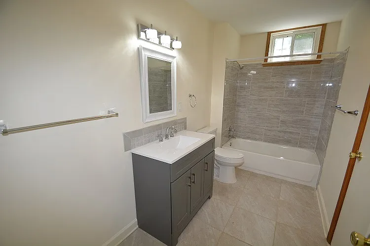 816 Walker St — Photo 5