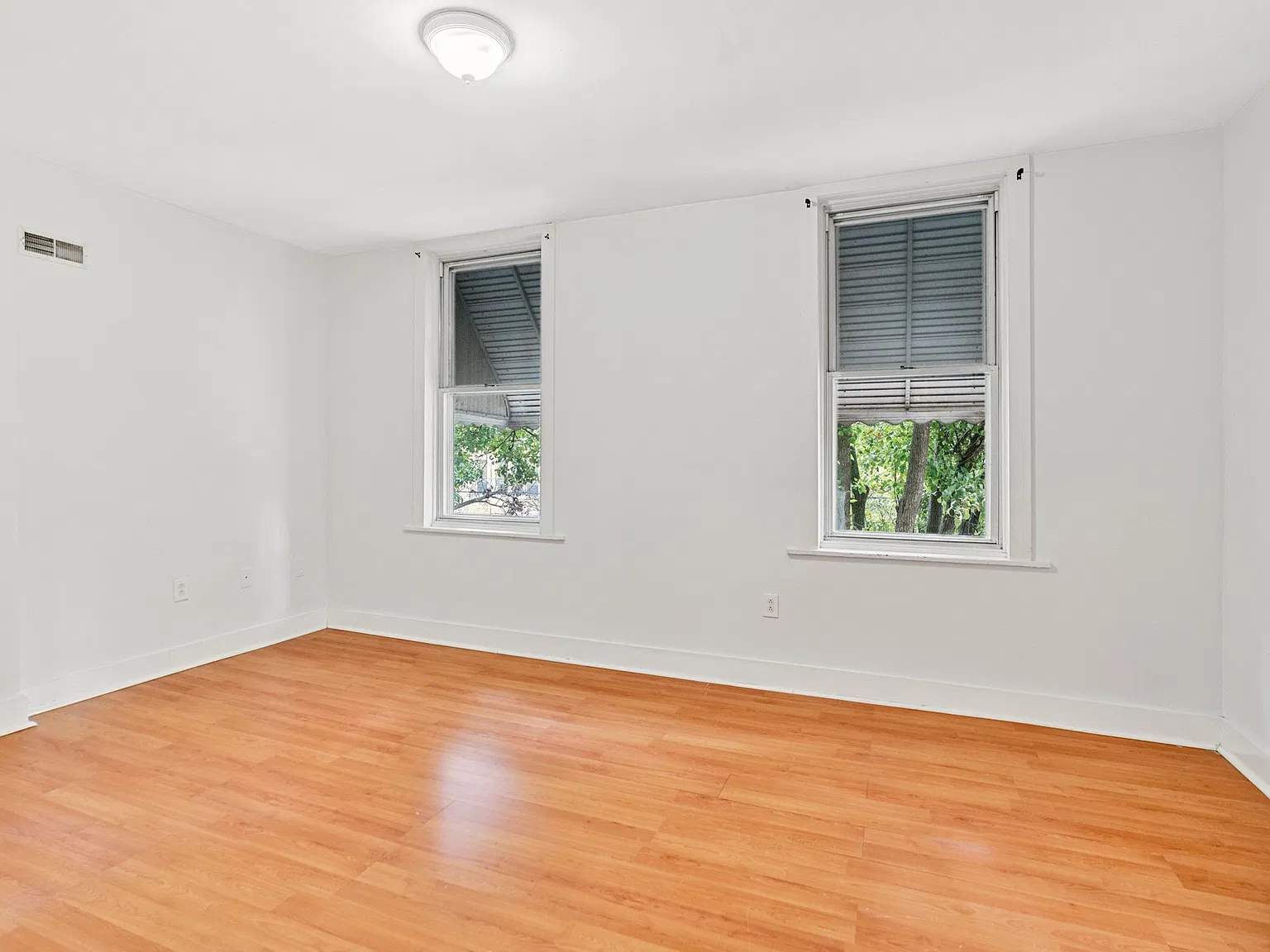 1614 Gratz St — Photo 3
