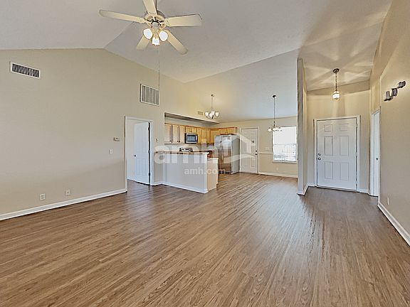 5th image of 1632 Saint Andrews Dr
