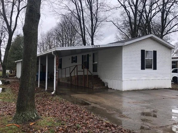 1203 S Baltimore St, Olney, IL 62450