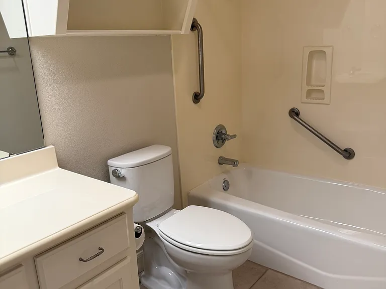 300 Pecan Village Cir #300 — Photo 9