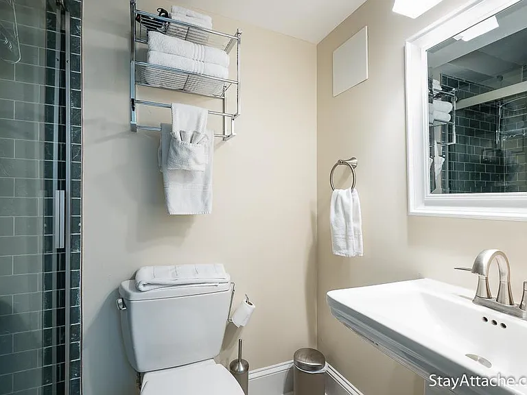 723 5th St NE #1 — Photo 13