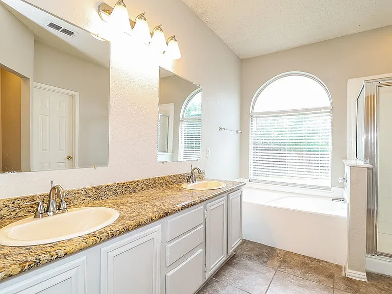 3336 Raleigh Dr — Photo 13