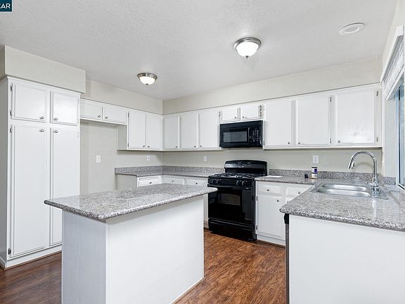 4th image of 418 Stoneybrook Ln