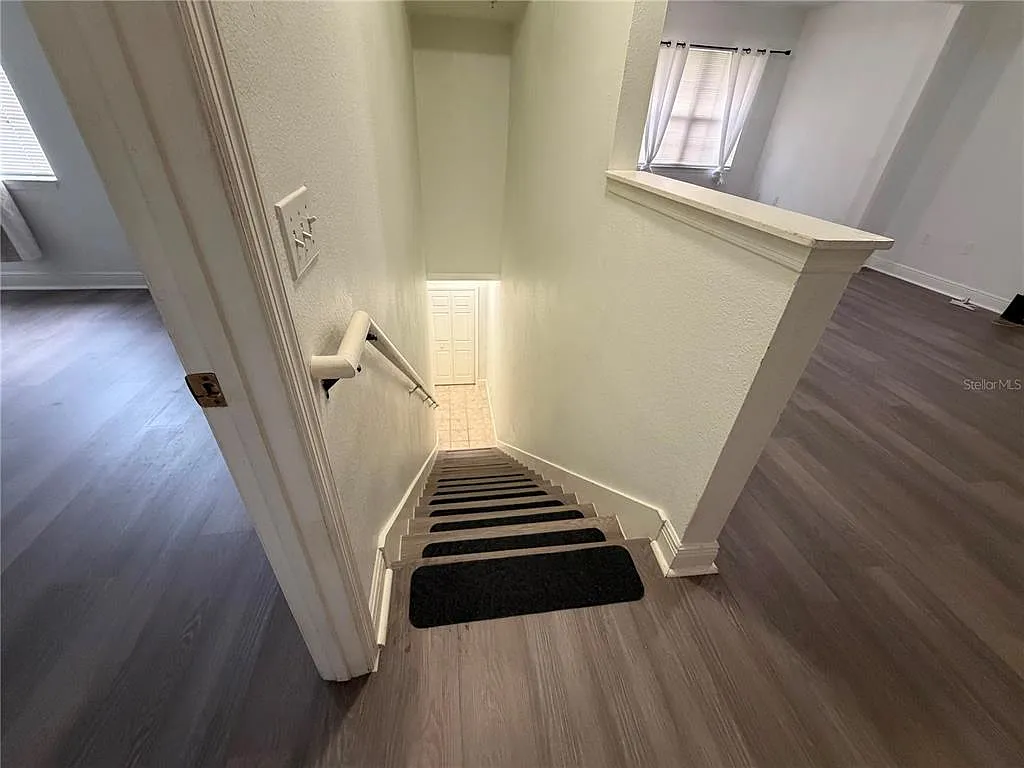 3 bed, 2.0 bath, 1453 sqft, $2,100 — Photo 4