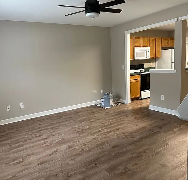 111B Laura Ln — Photo 4