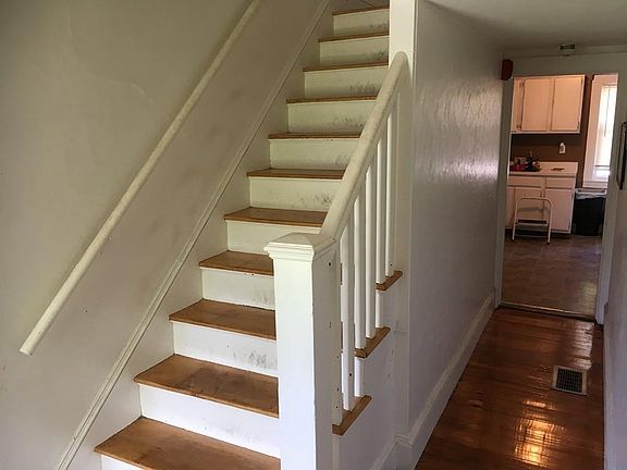 4th image of 368 Hartford Ave