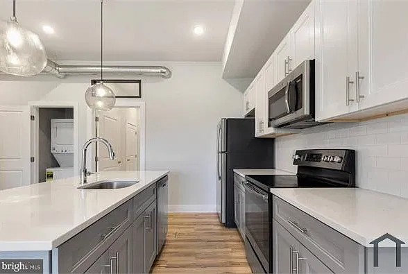 2 bed, $1,895 — Photo 3