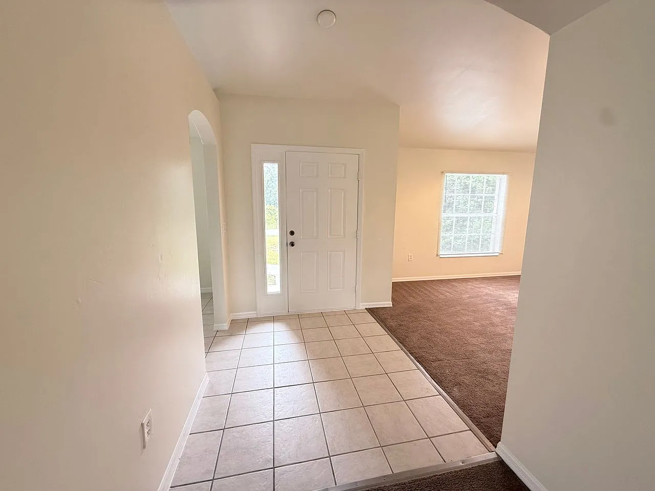 3 bed, 2.0 bath, 1854 sqft, $1,600 — Photo 4