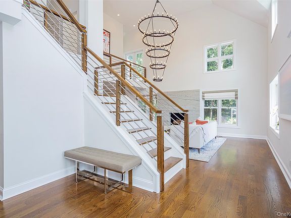 5th image of 652 Noyack Path