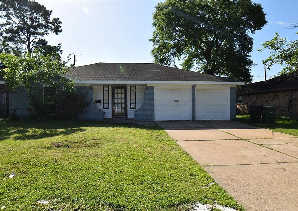 1st image of 923 Grand Oaks Dr