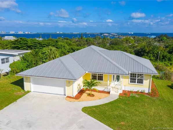 3869 NE Skyline Dr, Jensen Beach, FL 34957