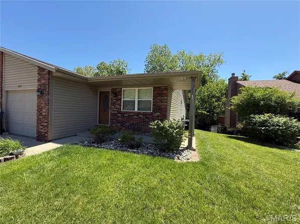 883 Lester Ave, Collinsville, IL 62234