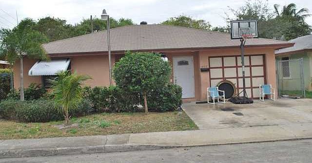 1st image of 1427 S N Street