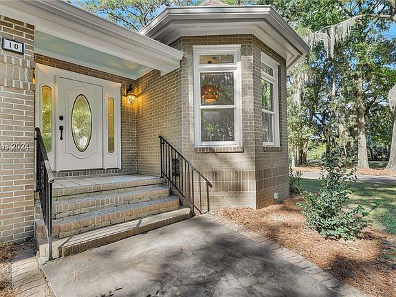 3rd image of 10 Dolphin Point Ln