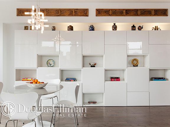 4th image of 250 E 65th St APT 14F