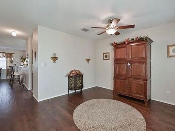2nd image of 903 Dunkirk Ln