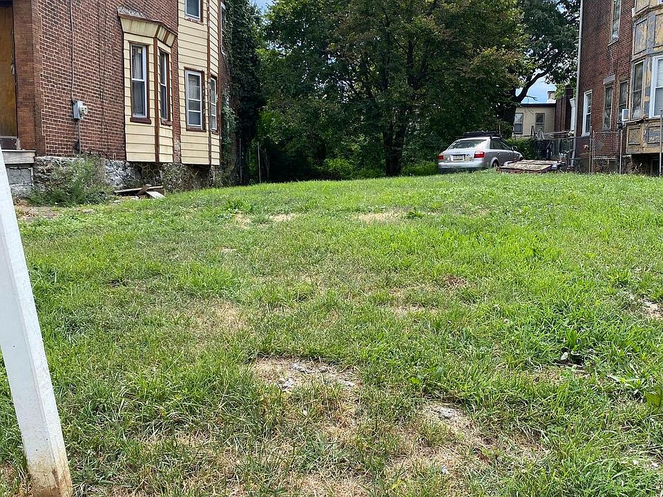 2nd image of 1816 W Erie Ave