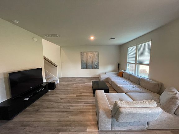 3rd image of 504 Black Alder St
